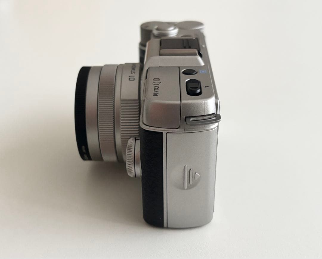 レンズ3本付き！ PENTAX Q10 レンズセット シルバー - メルカリ