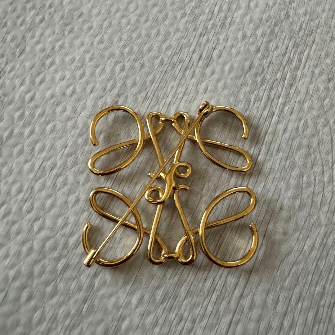 ジン245様専用 ロエベ LOEWE アナグラムブローチ ゴールド 正規品