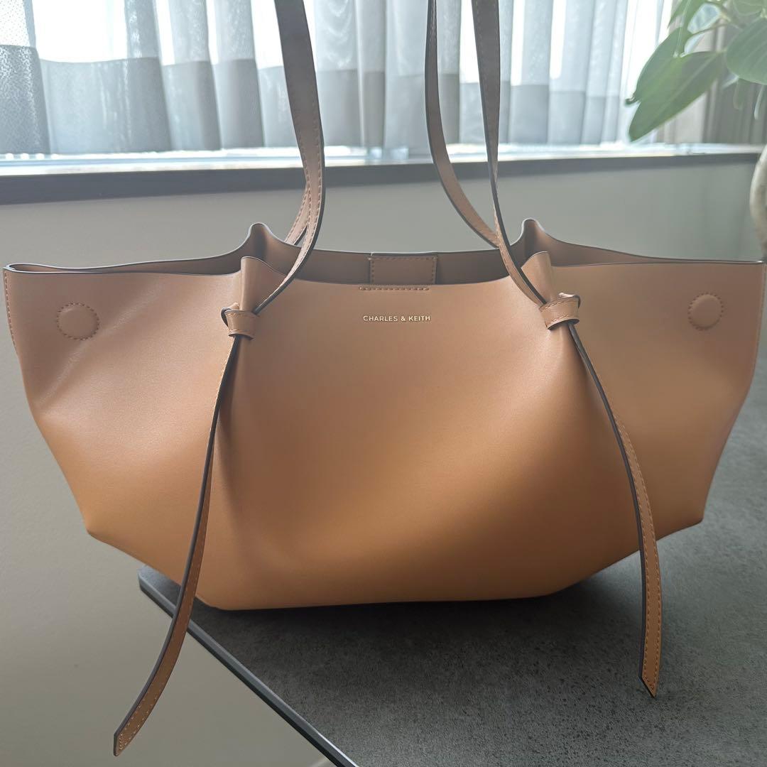 CHARLES & KEITH Calla カルラ トートバッグ - ダークモス - メルカリ