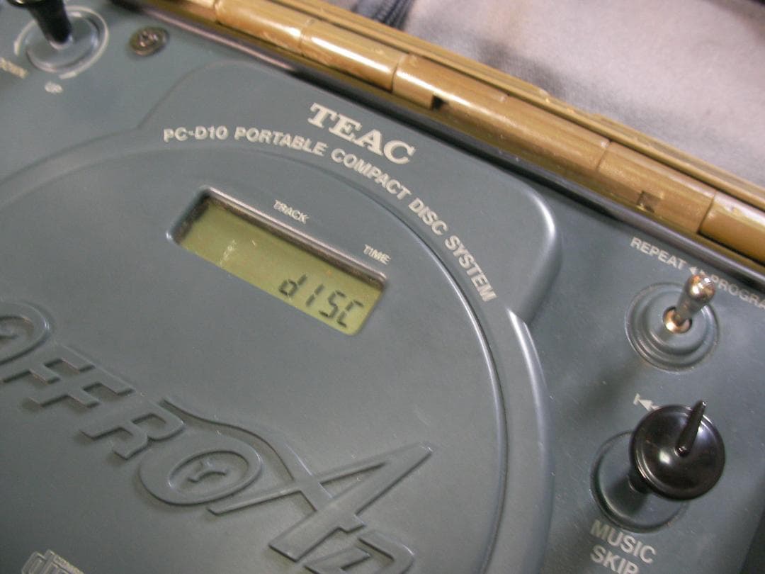希少ミリタリー風TEAC PC-D10 ポータブルCDラジカセ 1996年製