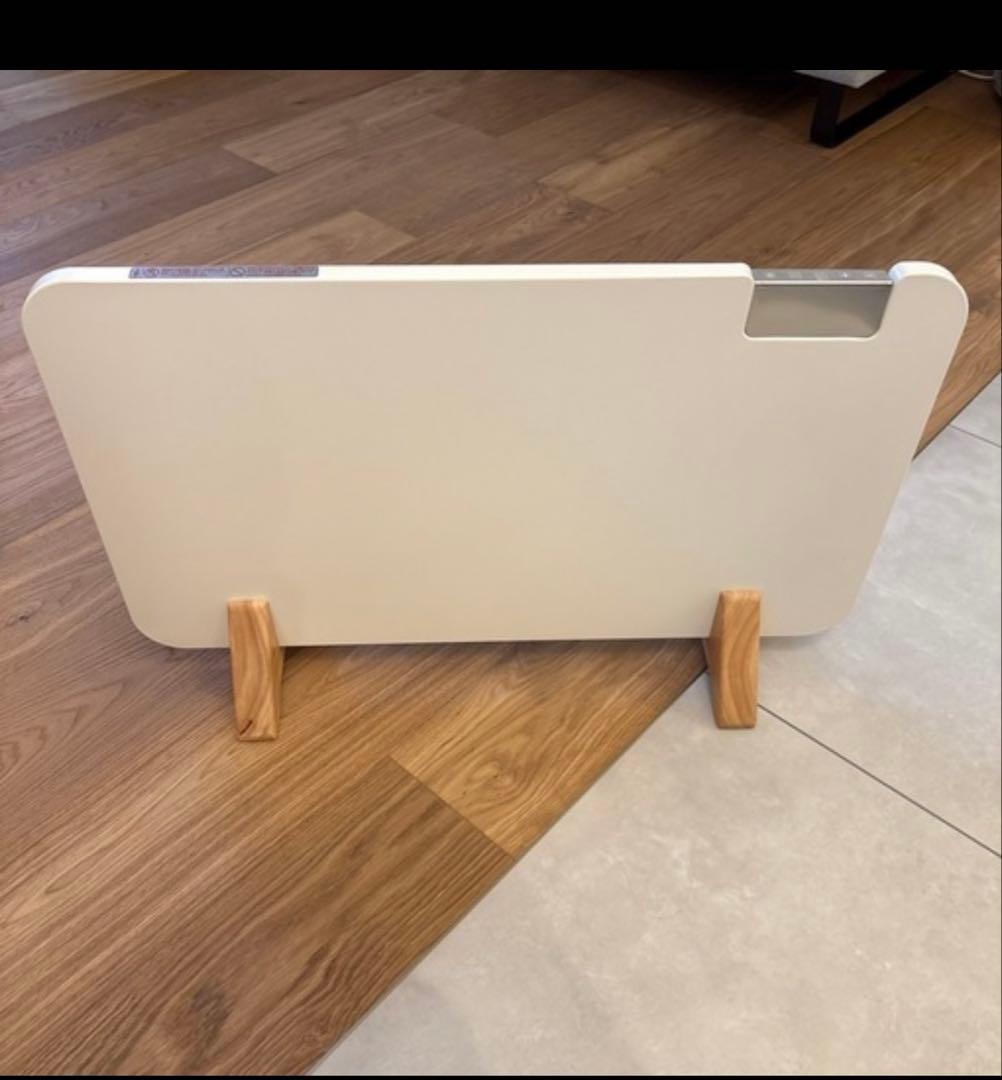 moku. パネルヒータホワイト 電気ヒーター 木製スタンド付き moku. 電気ヒーター 木製スタンド付き - メルカリ