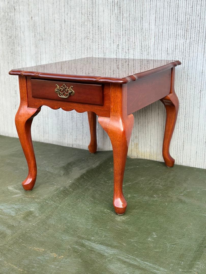 【サイドテーブル】木製　猫足　収納　花台　飾り台　インテリア　綺麗です◎ サイドテーブル テーブル 花台 完成品 マホガニー 無垢 木製 スリム