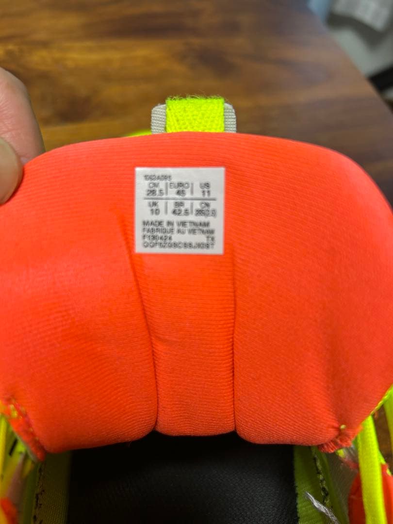 ASICS バスケットボールシューズ 蛍光イエロー/オレンジ - シューズ