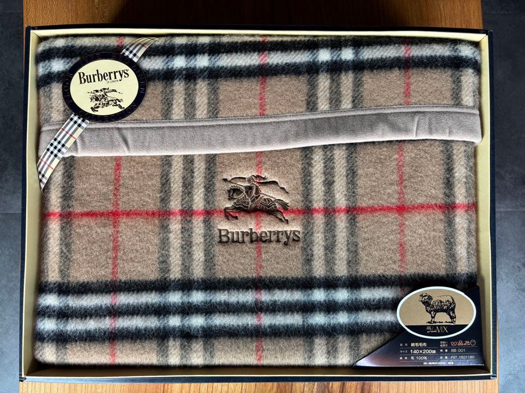 新品Burberrys ブランケット ラムMIX 140x200cm Bright aka Vachirawit Chivaaree attends the Burberry Summer 2025
