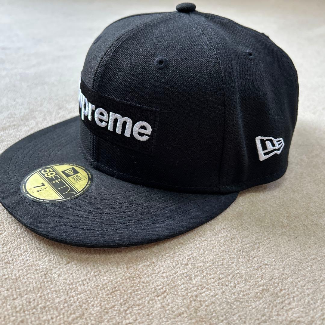 Supreme 59FIFTY キャップ 7 1/4 ステッカー付き - メルカリ