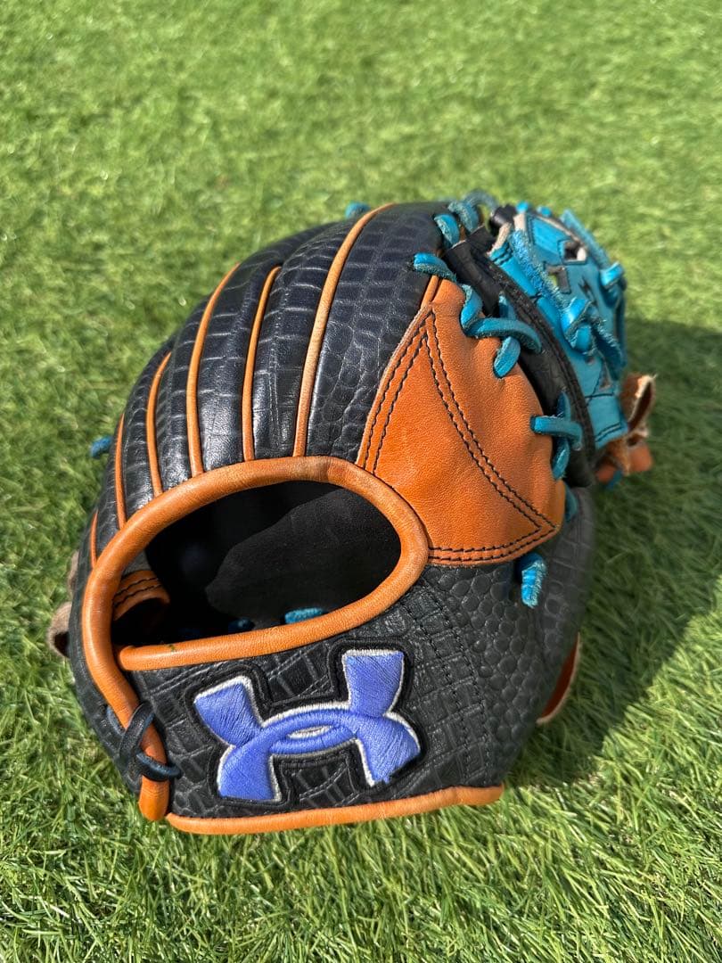 アンダーアーマー 限定グラブ　クロコダイル柄 SHOP NEWS｜UNDER ARMOUR（アンダーアーマー）