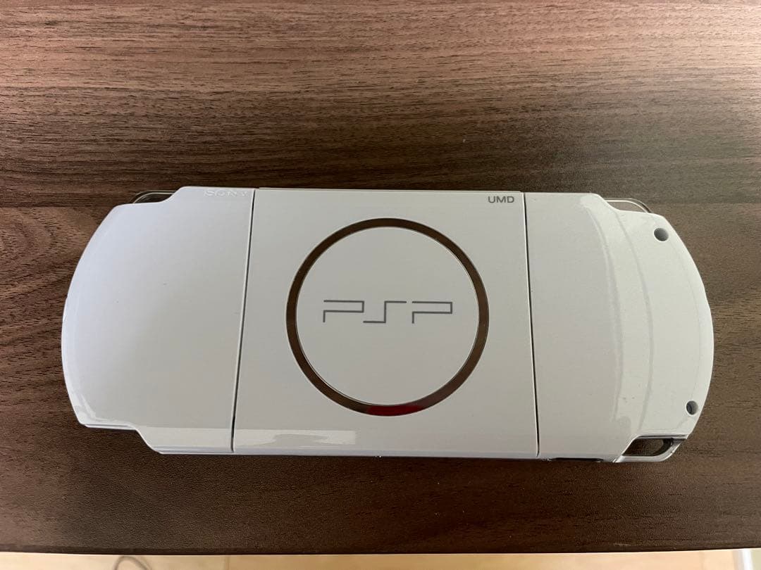 PSP-3000 パールホワイト 本体とゲームソフト3本 - メルカリ