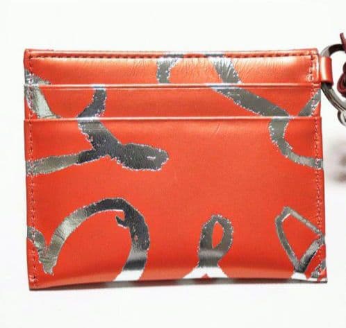 《ヴィヴィアンウエストウッド》新品 ストラップ・小銭入れ付き レザーパスケース