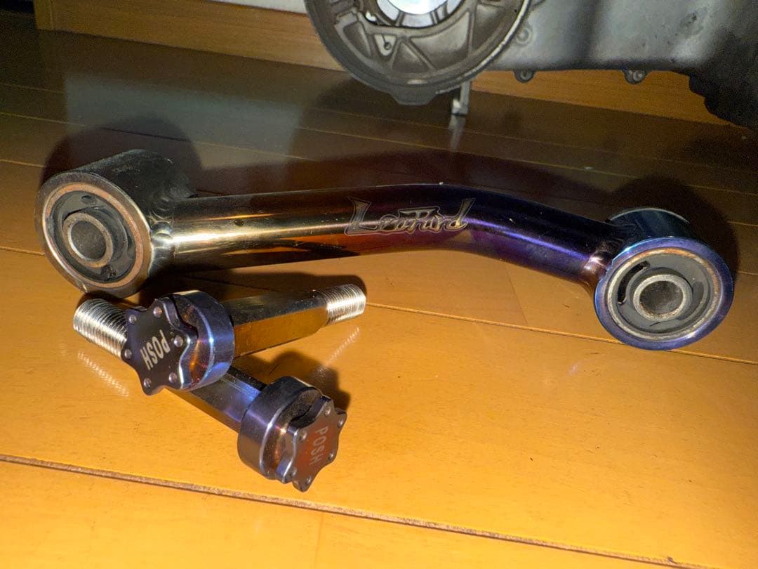 シグナスエンジンハンガー　レオパード　PK7チタン製エンジンハンガーボルト シグナスX・BW'S125のカスタムパーツショップ [ Partyup / パーティー