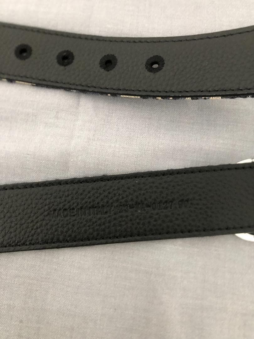 ベルド CDロゴ シルバー ネービーブルー 美品 男女兼用 - メルカリ