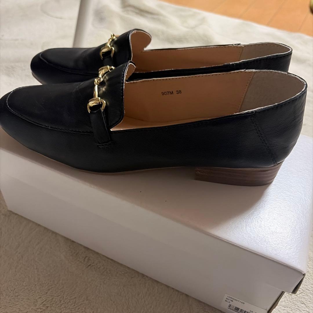 黒フェイクレザー ローファー ゴールド金具 - メルカリ