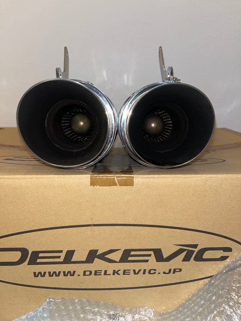 TRIUMPH SpeedTriple1050 Delkevic マフラー2本 - メルカリ