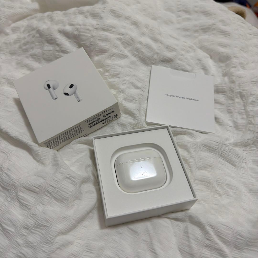 AirPods第3世代本体 ホワイト 充電ケース付き - メルカリ