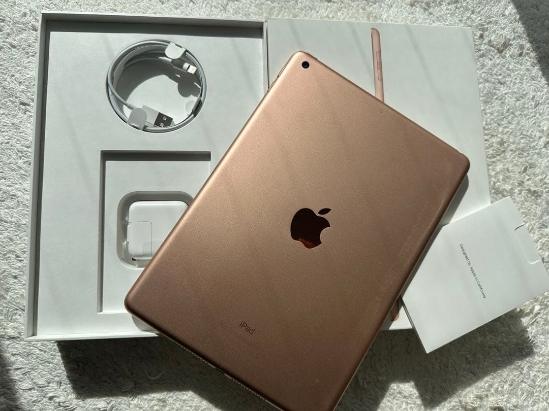 美品【最終セール】純正ケーブル充電iPad 第6世代 32GBWi-Fiゴールド 中古】iPad 第6世代 32GB ゴールド MRM02J／A SIMフリー