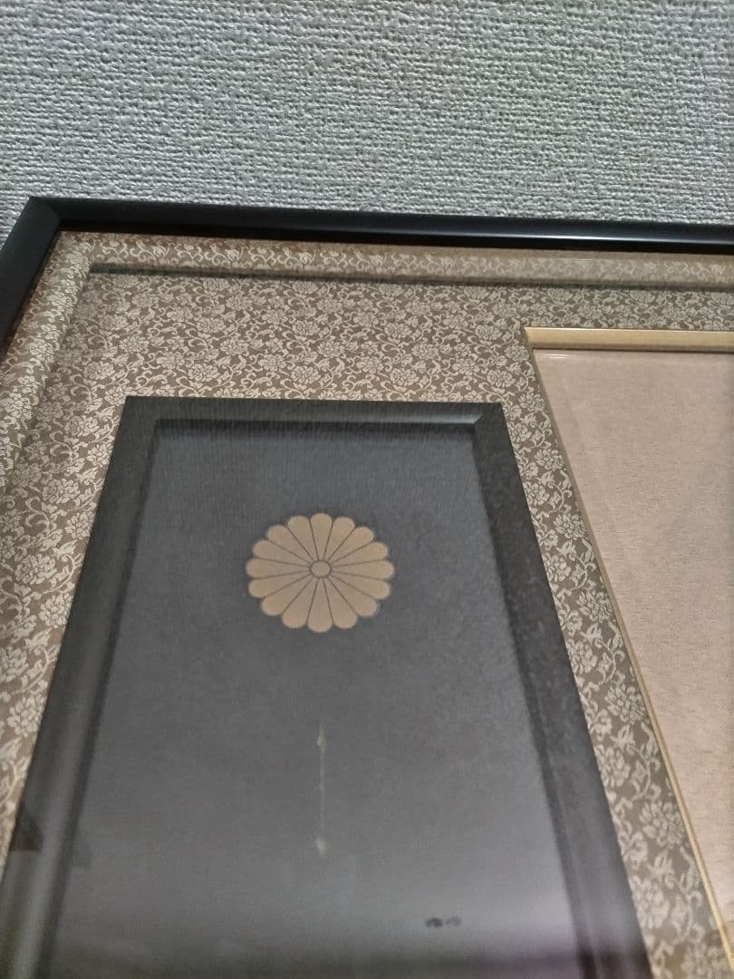 小梅様専用NO3 勲記、勲章、褒章、賞状額縁 黒の木製フレー厶 菊の紋章