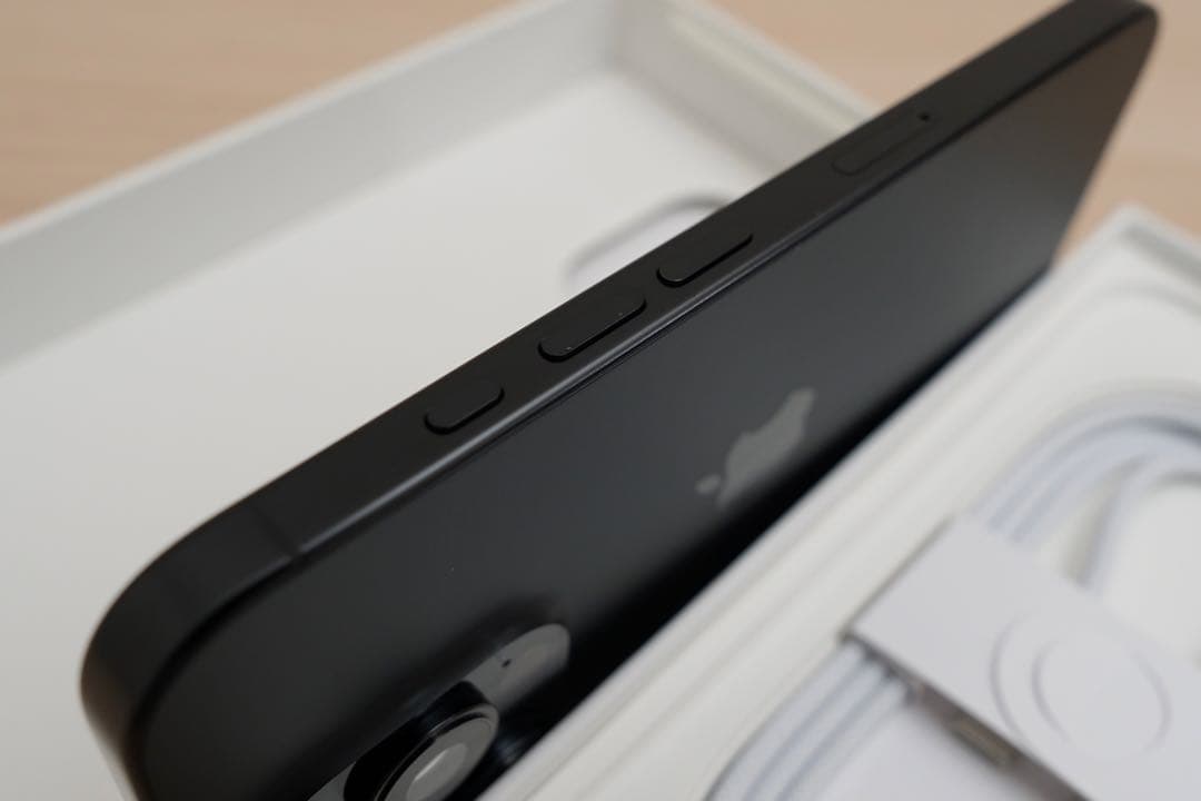 iPhone 16 Proブラック256GB 充放電回数29回 最大容量100% - メルカリ