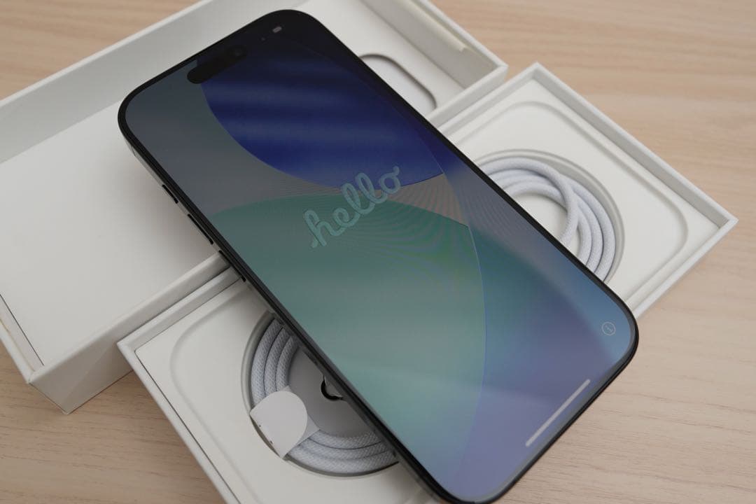 iPhone 16 Proブラック256GB 充放電回数29回 最大容量100% - メルカリ