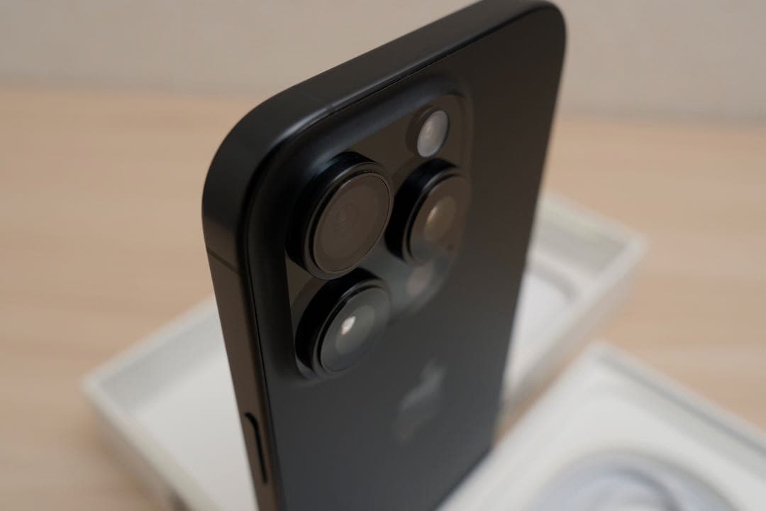 iPhone 16 Proブラック256GB 充放電回数29回 最大容量100% - メルカリ