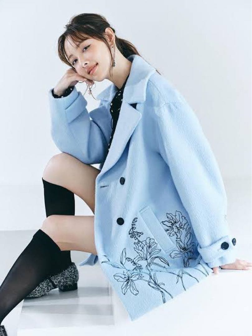 も*ご様 LILY BROWN エンブロイダリーコクーンコート LWFC2510 - メルカリ