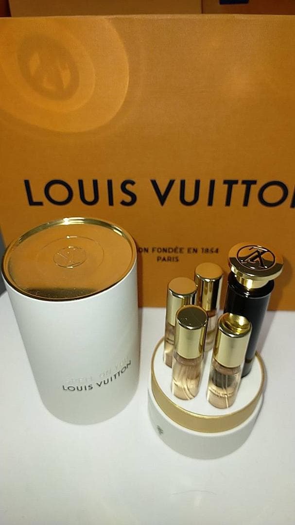 新品 ルイヴィトン　スペルオンユー　オードパルファム　トラベルスプレー　香水 本日発売】ルイ・ヴィトンのフレグランス「Spell On You」が