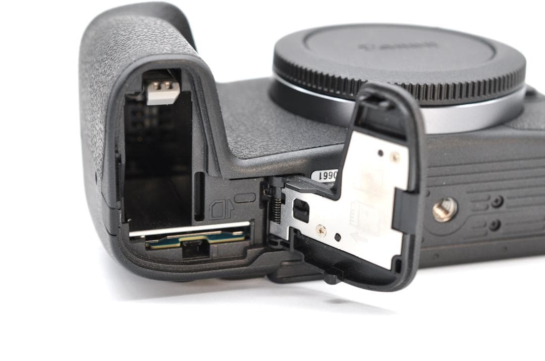 Canon EOS RP ミラーレスカメラ 本体 64GbSDXCカード付きの通販はau