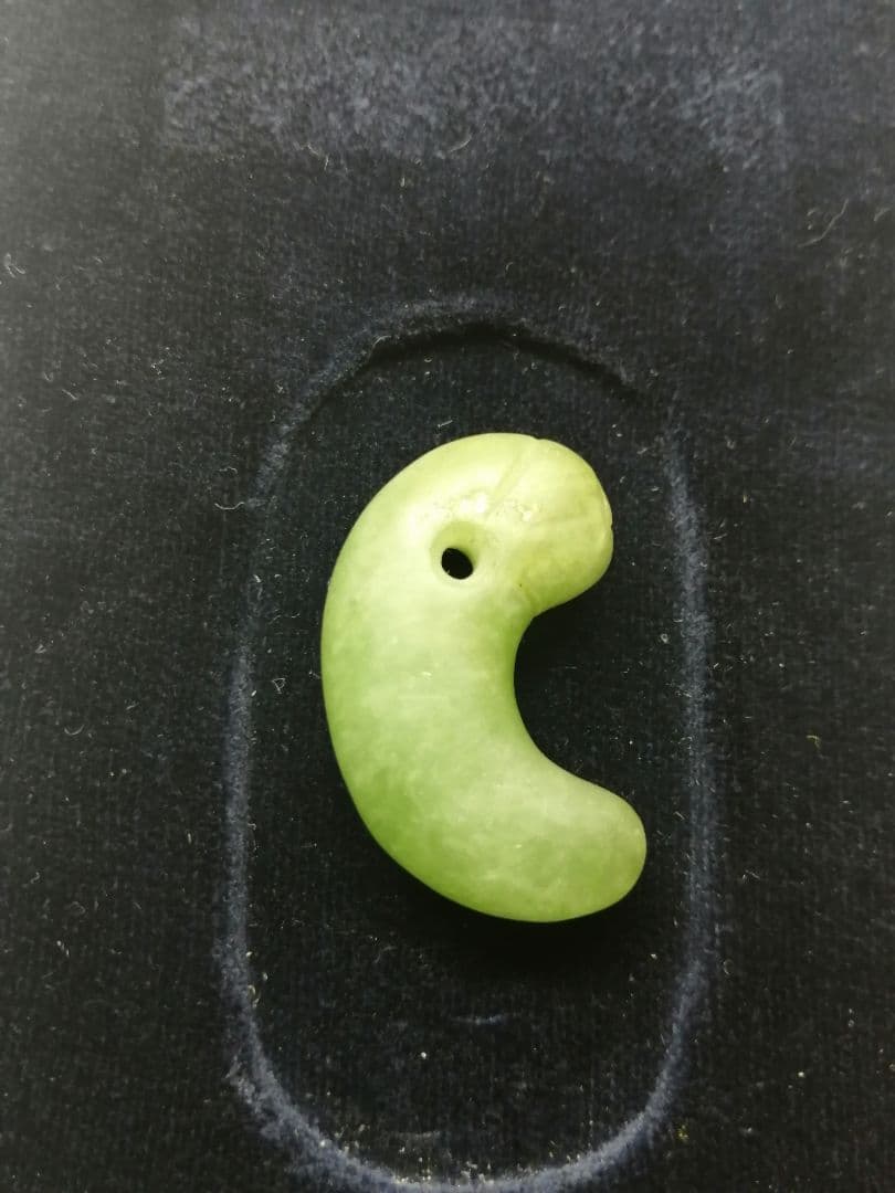 ☆古墳中期。『超琅玕翡翠勾玉』出土品。3.4cm。かなり希少な古代勾玉