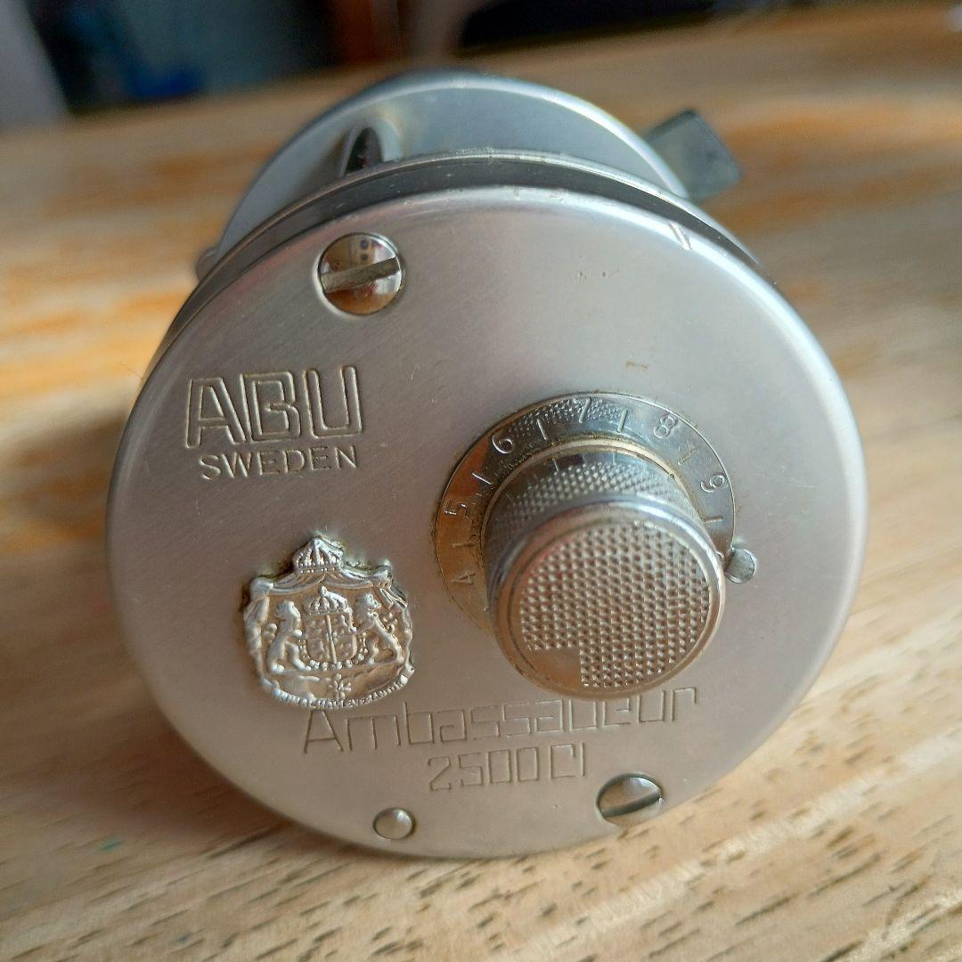 アブ アンバサダー 2500C アブ アンバサダー 2500C レッド ABU ambassadeur 赤 右巻き ベイト