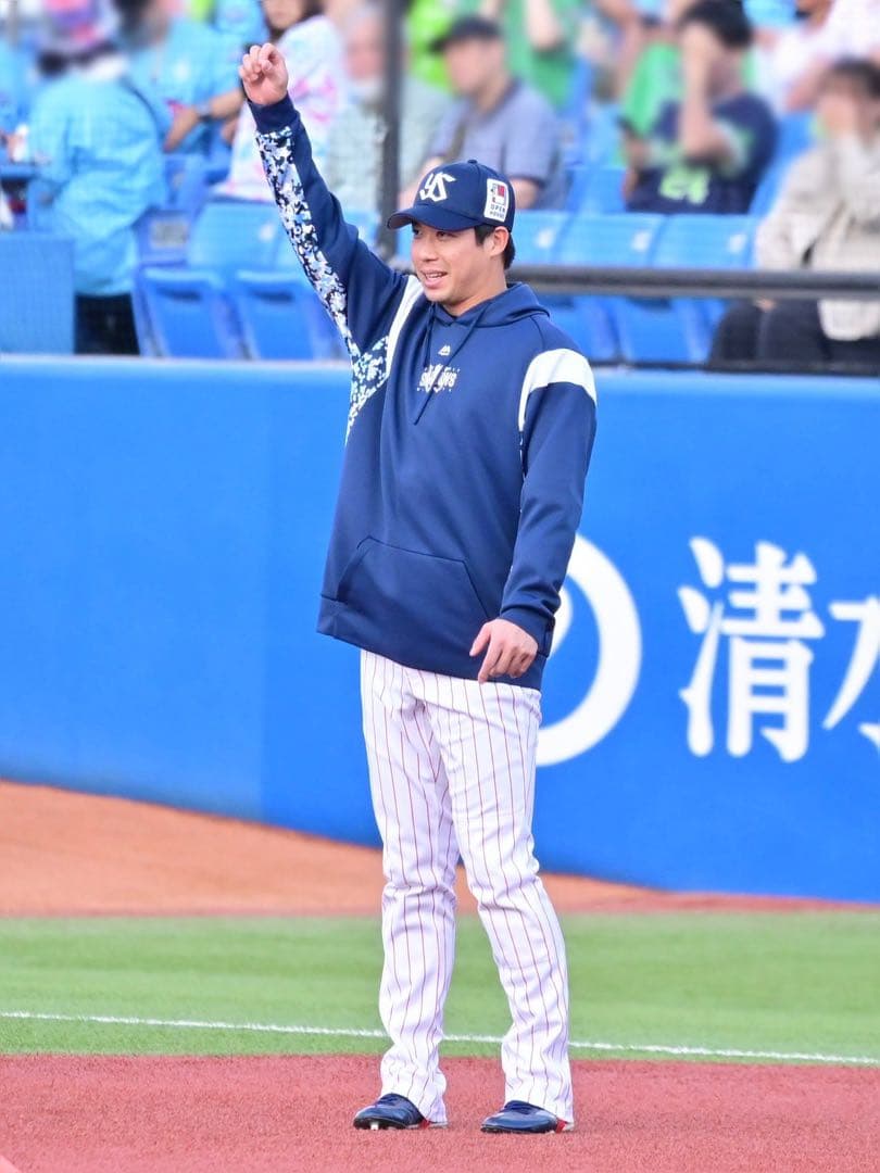 東京ヤクルトスワローズ プロコレパーカー Mサイズ - メルカリ