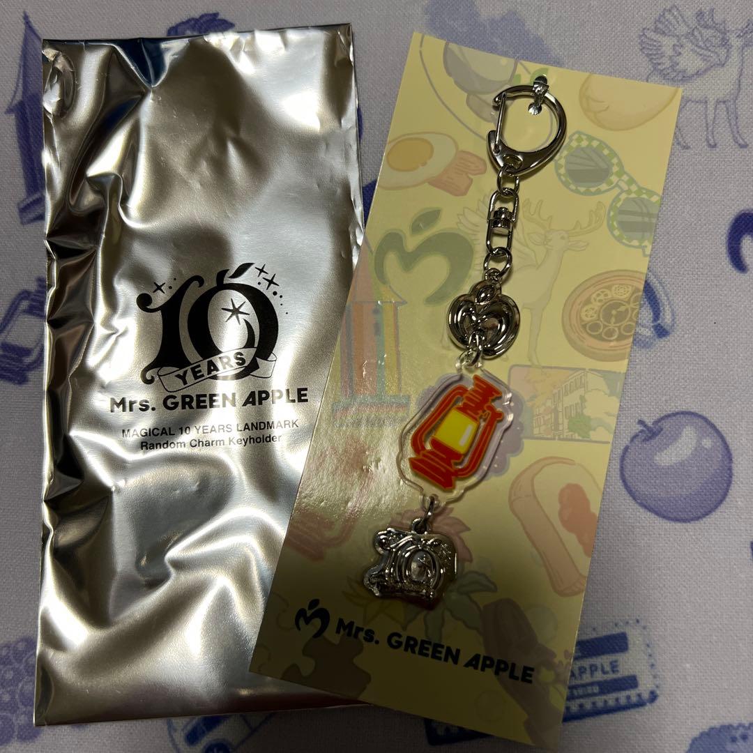 Mrs.GREEN APPLEランダムチャームキーホルダーM - メルカリ