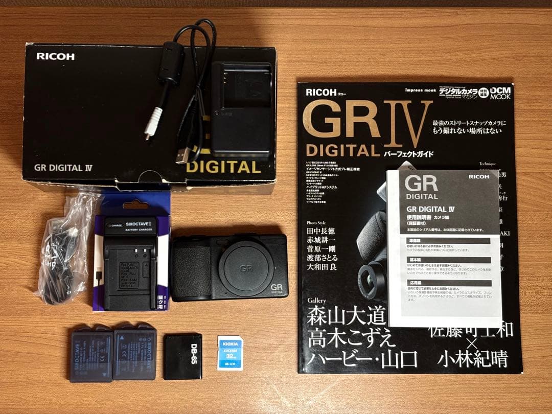 RICOH GR DIGITAL IV ショット数2448回 オマケ多数 RICOH GR DIGITAL IV 10.4MP Digital Camera Black Body Japanese Only