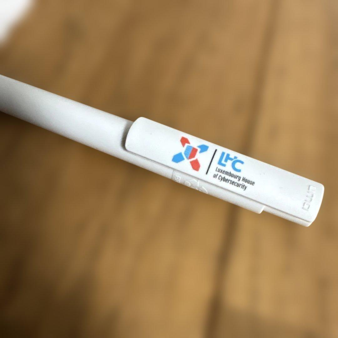 大阪万博 ルクセンブルク ピンバッジ 非売品 - メルカリ