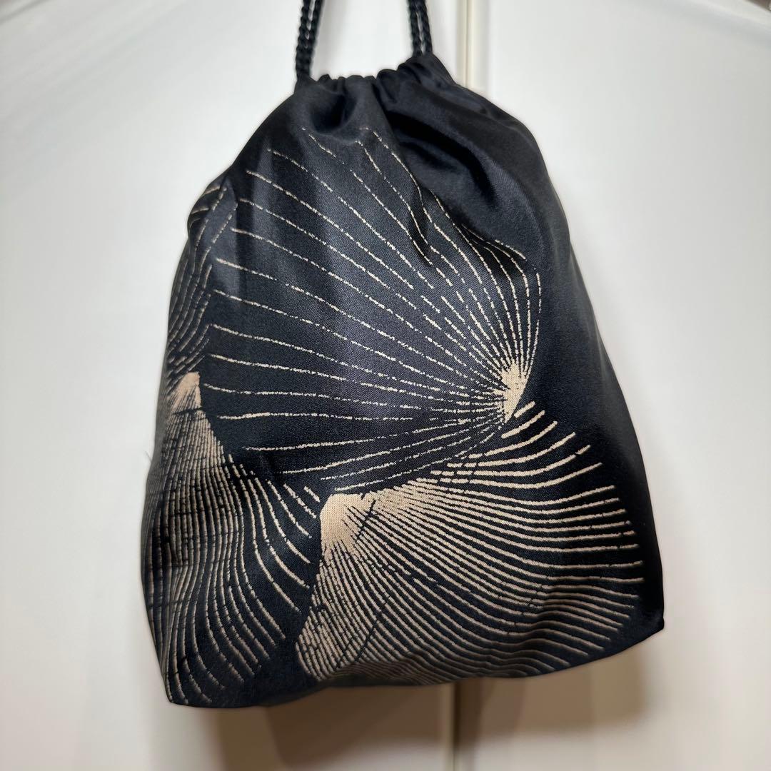 comoli 25ss シルクシェル ポーチ 新品未使用 - メルカリ