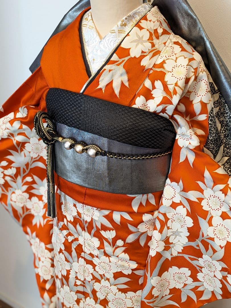 振袖フルセット 身丈156裄65 金彩 赤茶 グレー 金駒刺繍 逸品 振袖フルセット 身丈156裄65 金彩 赤茶 グレー 金駒刺繍 逸品 - メルカリ