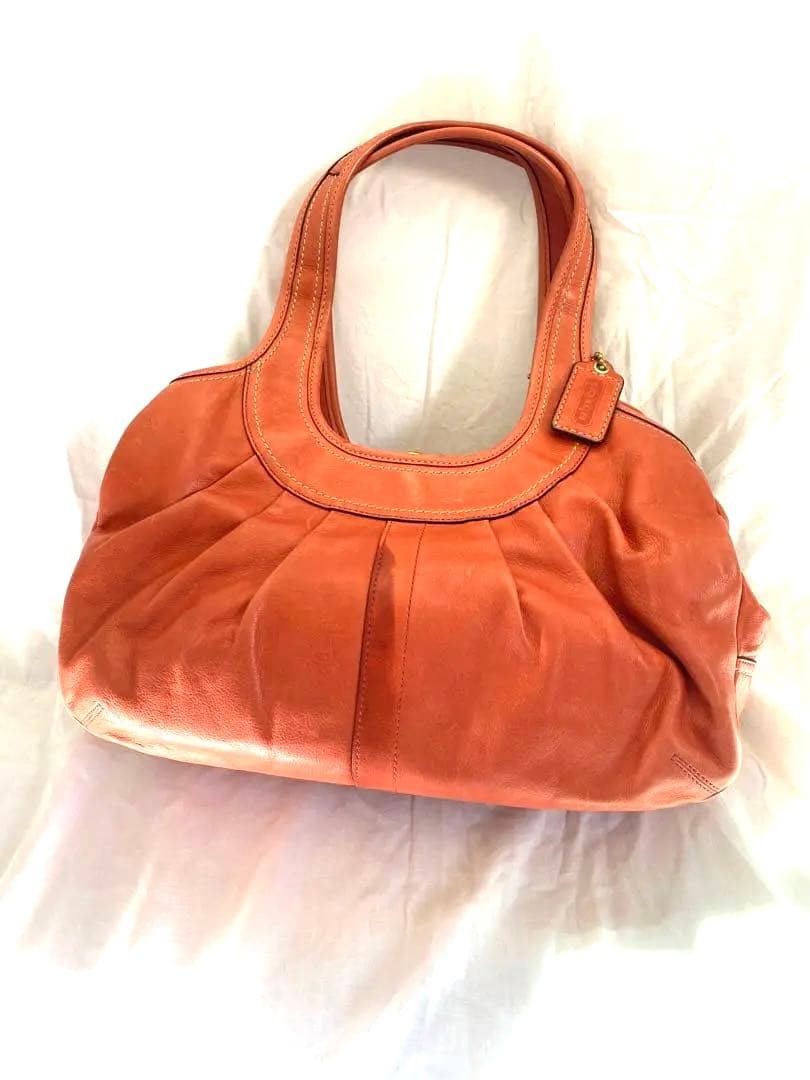 コーチ オレンジ エルゴレザープリーテッドフレームドサッチェルの通販