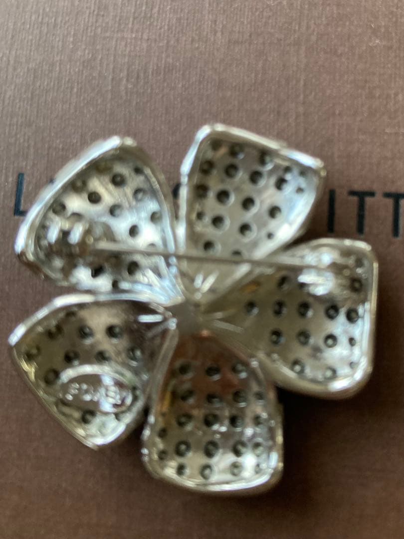 balletです⭐︎フォクシー ブローチ \"FLEUR\" ホワイト