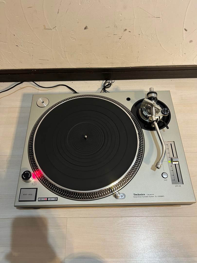 【美品】テクニクス ターンテーブル SL-1200MK5 シルバー 中古品のSL-1200 MK5シルバーが入荷いたしました！