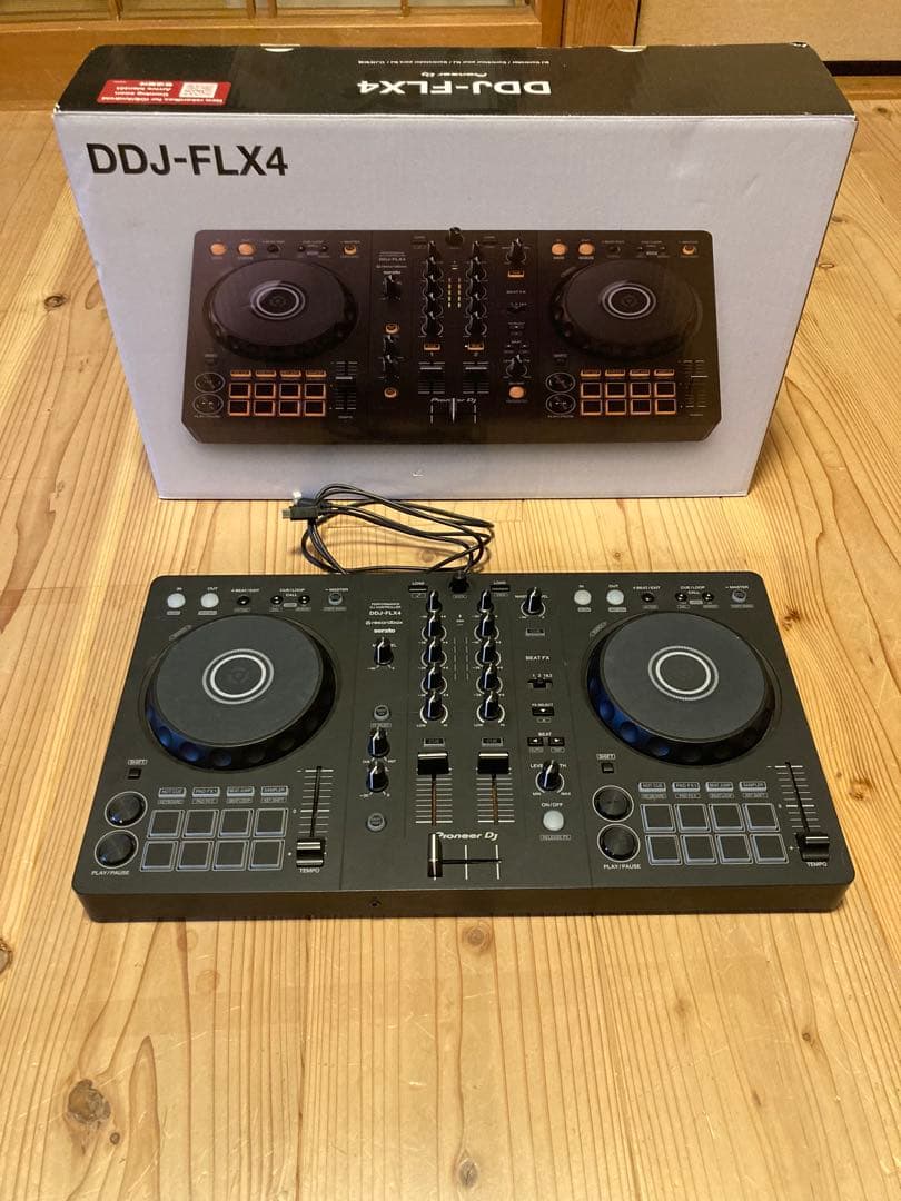 【美品】Pioneer DDJ-FLX4 rekordbox/Serato対応 DDJ-FLX4でSeratoもrekordboxも完璧！爆売れ必至の新たな定番