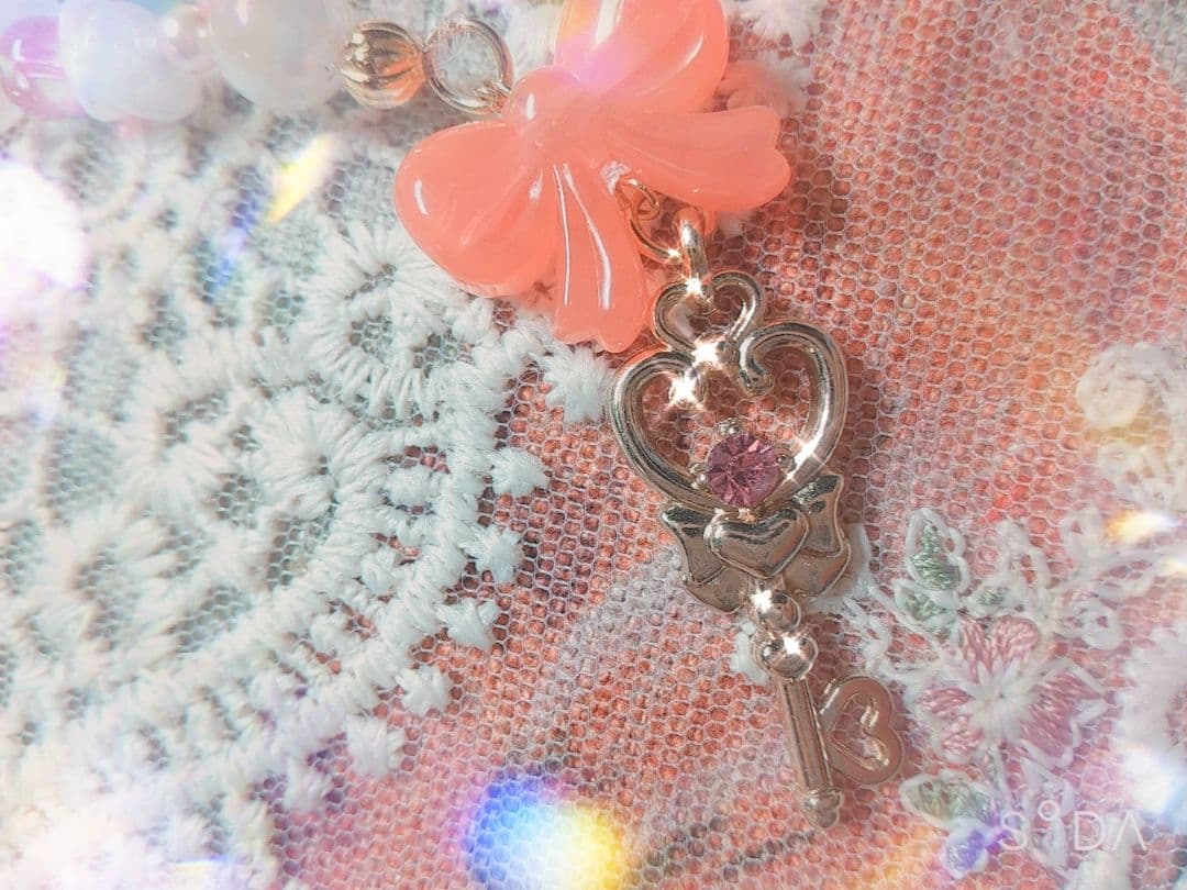 結をもたらす恋愛成就と相手の心を自分だけに開かせ依存させる小悪魔ストラップ