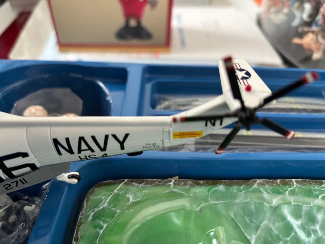 Corgi H-53 Sea Stallion 1/72 アポロの回収シーン - メルカリ