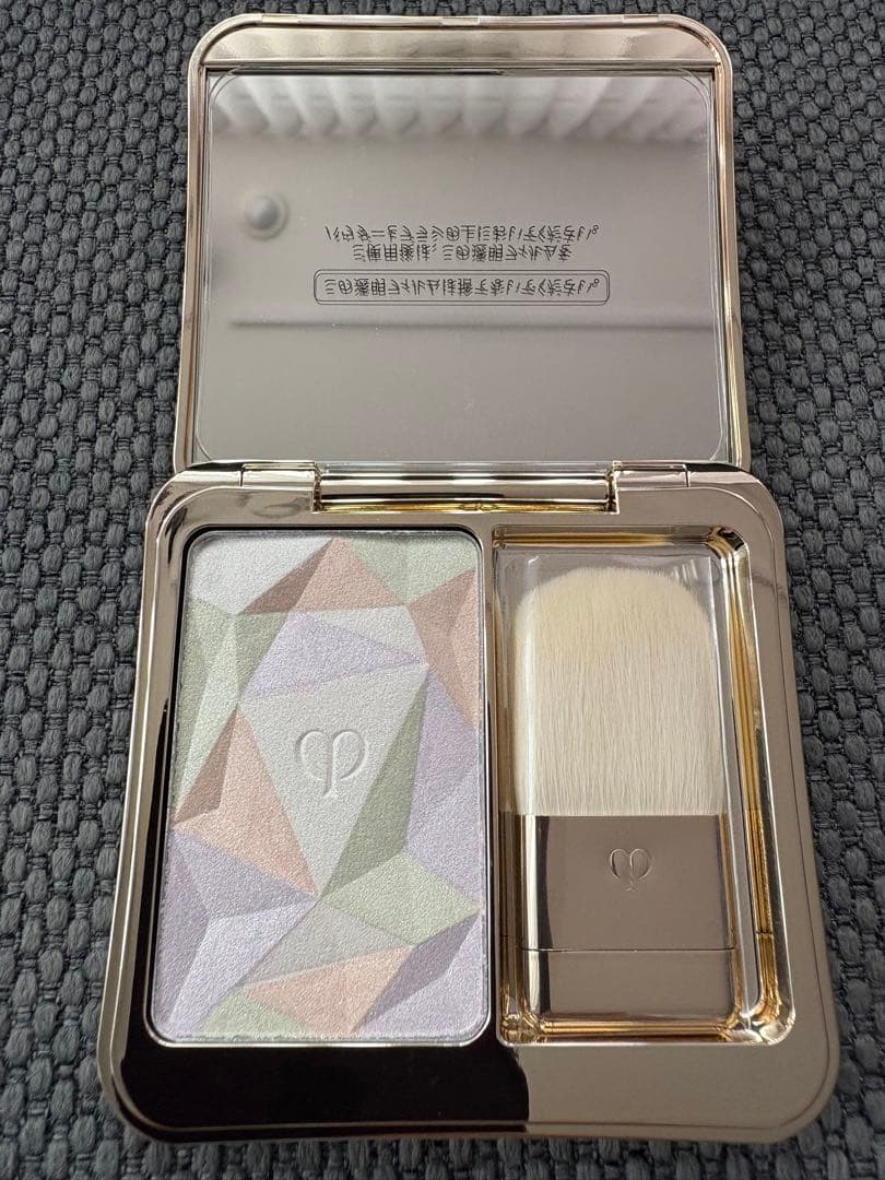 クレ・ド・ポー ボーテ フェイスカラー 17 Celestial Sparks 楽天市場】【国内正規品】 クレ・ド・ポー ボーテ ル・レオスール