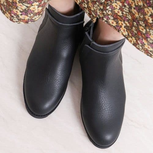 美品 アルテミス バイ ダイアナ 軽量 本革 サイドゴア ショートブーツ