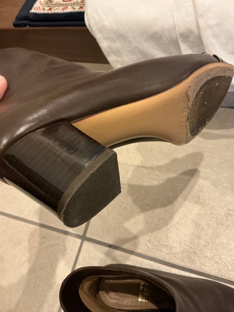 美品☆フェラガモレザー ブーツヴァラチェーン22.5☆シャネル好きな方にも