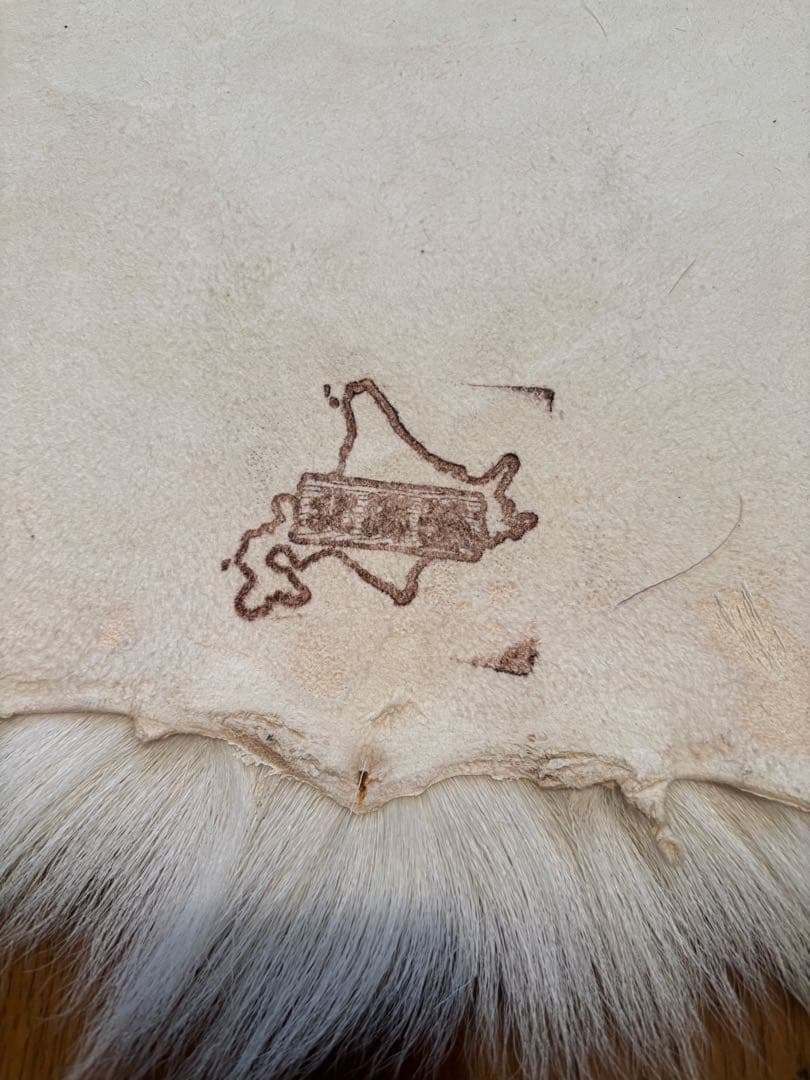 蝦夷鹿毛皮ラグ 天然 バンビ