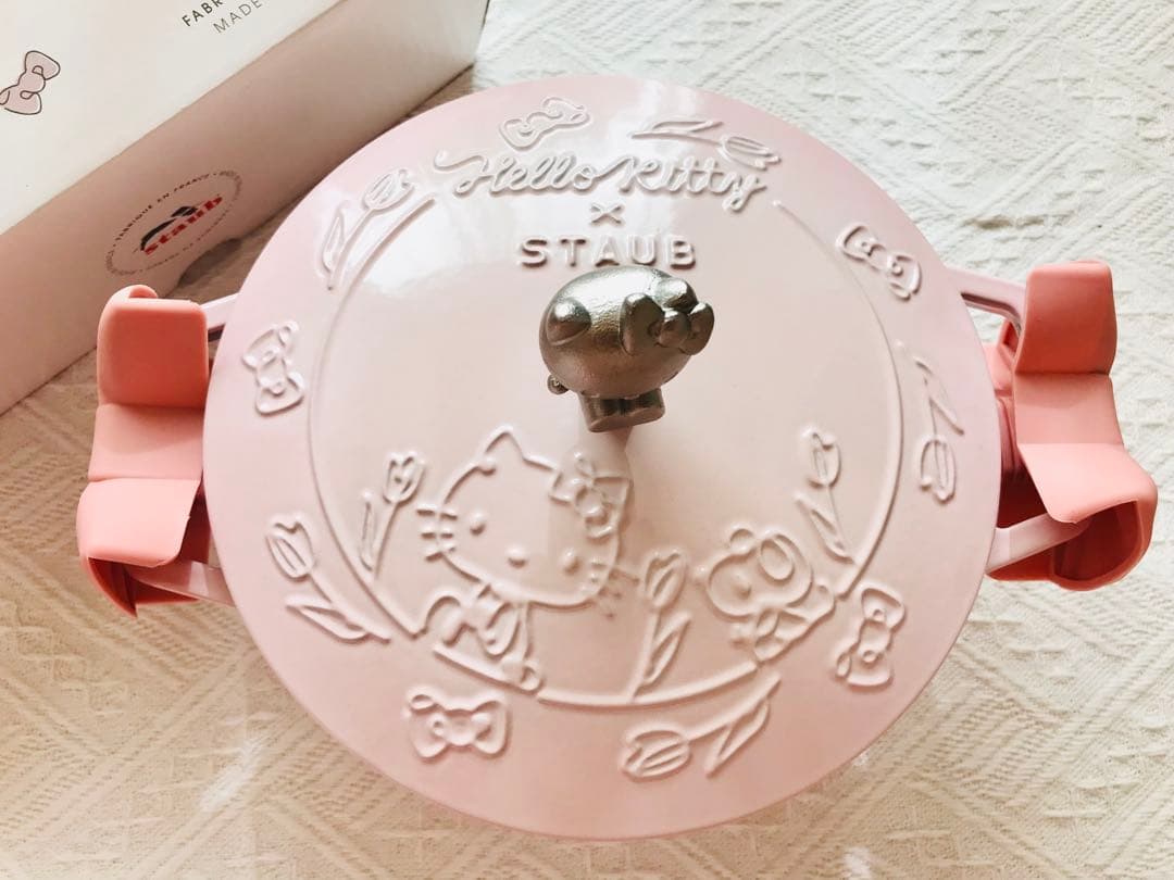 staub ストウブ 限定 ハローキティコラボ20cm ワナベ - メルカリ