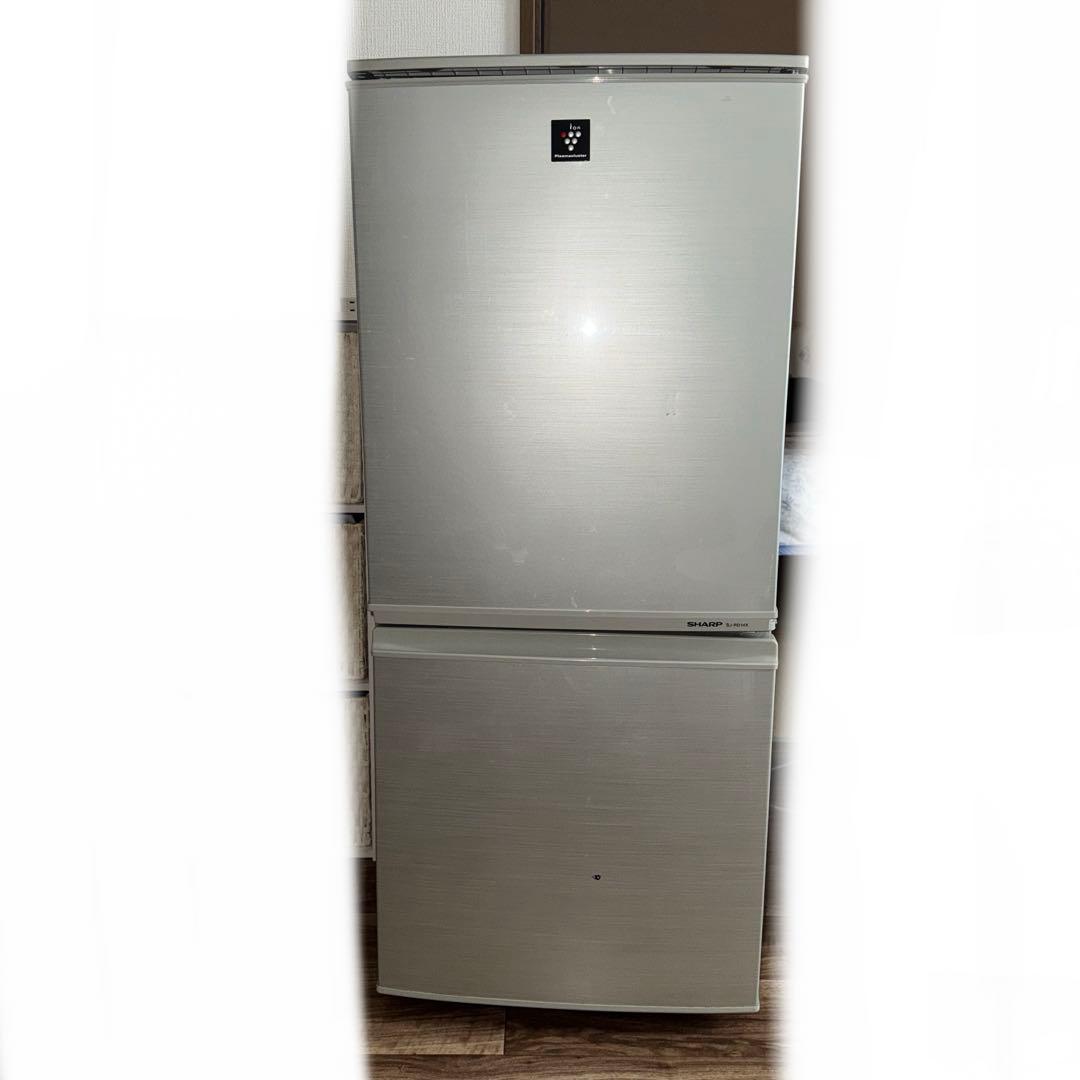 シャープ　シルバー　上下二段式冷蔵庫 Amazon.co.jp: シャープ SHARP 冷蔵庫(幅49.5cm) 152L つけかえどっち