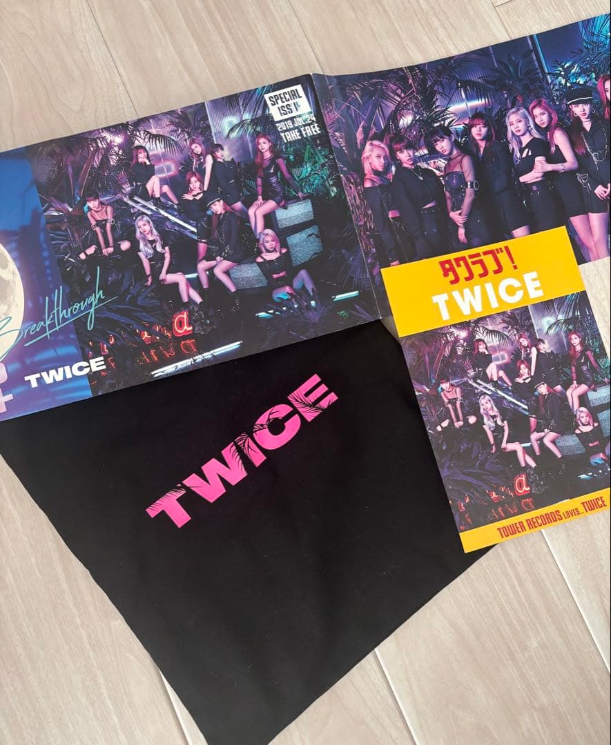 ぱくちよ様専用】TWICE まとめ売りCD50枚・トレカ306枚・うちわなど
