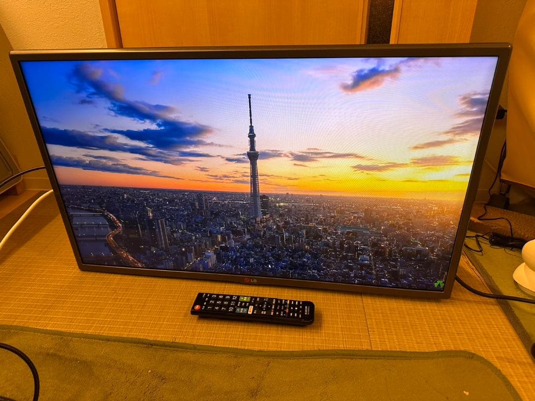 LG 32型テレビ32LB5810 2015年製 スタンド無 映り綺麗極美品！