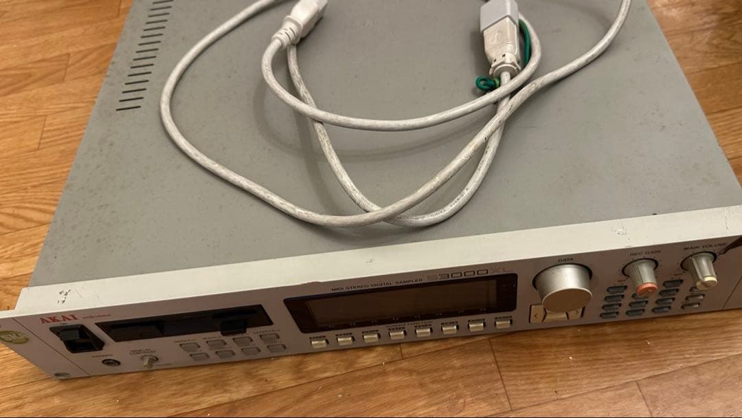 s*o様 AKAI S3000XL 電源ok ケーブル付 ジャンク扱い サンプラの通販は