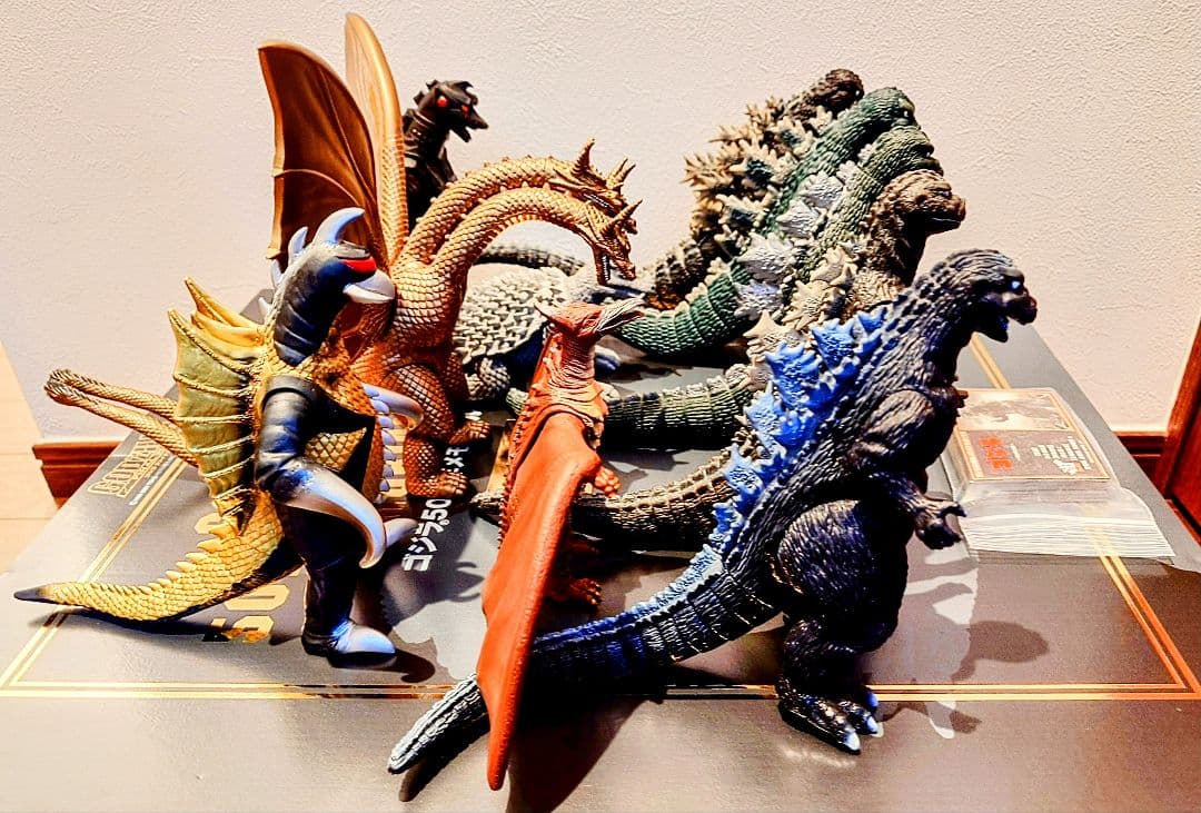 ゴジラ50周年メモリアルボックス ソフビ10体＋カードのみ GODZILLA