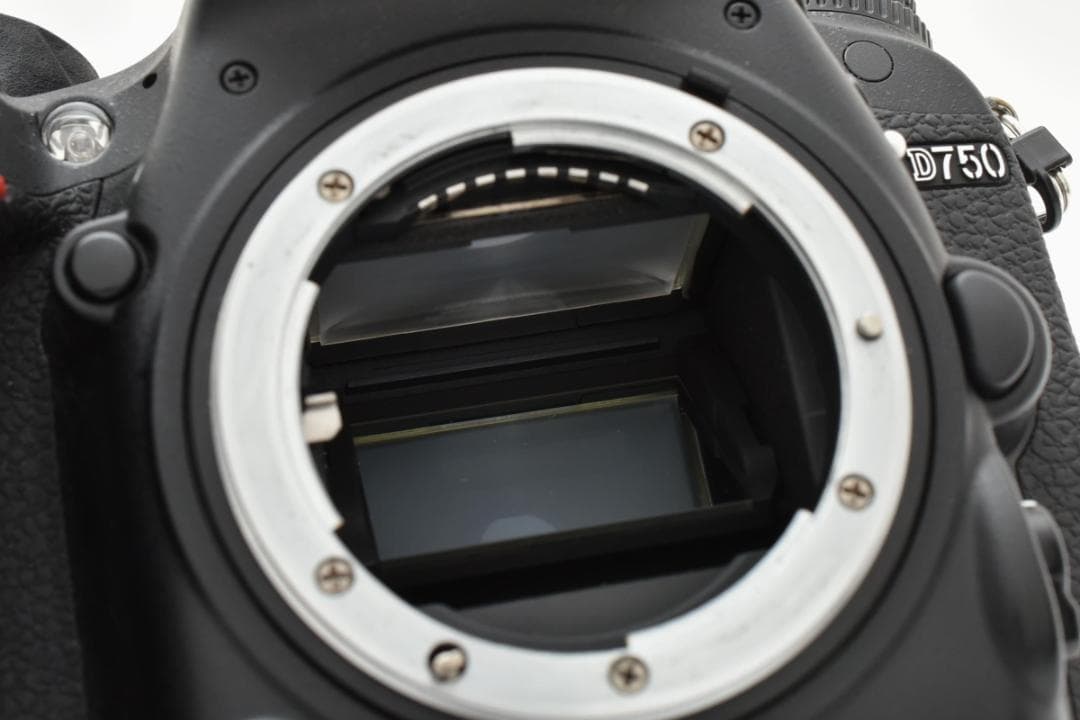 美品 ニコン　Nikon D750 ボディ 《ショット数26860回》 1300